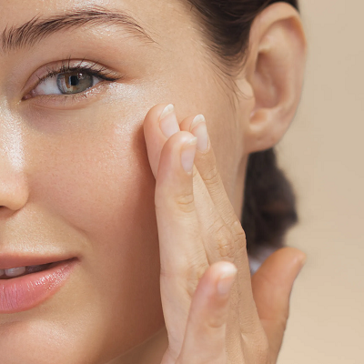 What is the fee of a dermatologist in Pakistan?
